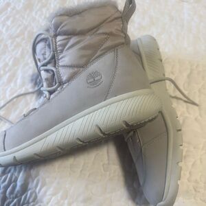 Timberland Women's Light Gray Winter Boots